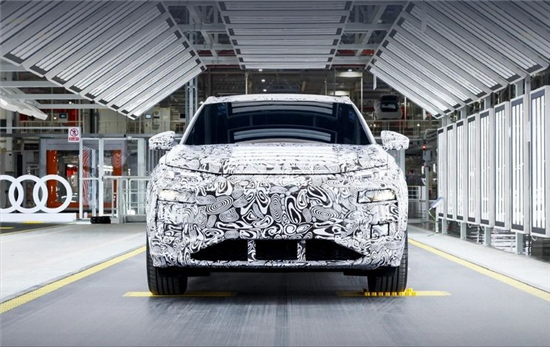 首台预批量生产车 奥迪一汽Q6 e-tron下线