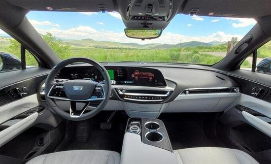 明年在华投产 曝全新凯迪拉克XT6纯电版实车